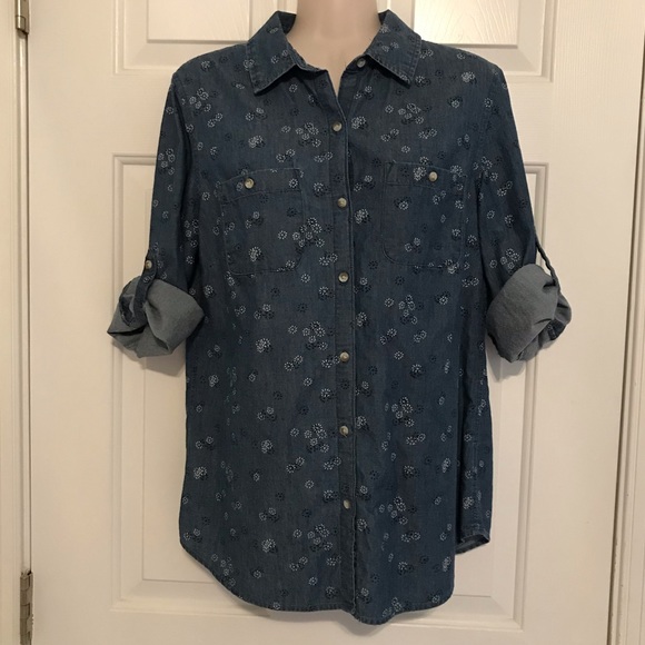 Blue chambray floral print “The Classic Shirt” 3/4 sleeve button down shirt - Picture 3 of 4